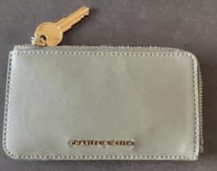 CHARLES & KEITH ジップアラウンド ミニウォレット オリーブのサムネイル