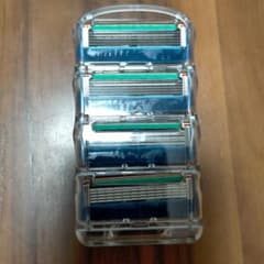 ジレットフュージョン5+1替刃純正品4個セットのサムネイル