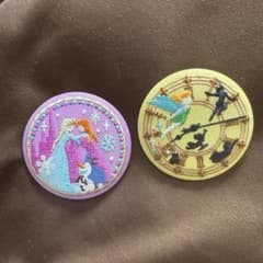 Disney 食玩　刺繍　缶バッチのサムネイル