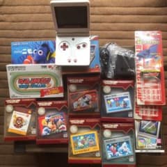 ゲームボーイアドバンス本体とソフト多数まとめて。　ハードケース付きのサムネイル