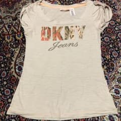 DKNYのTシャツのサムネイル