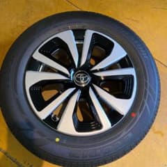 トヨタ　プリウスPHV 純正15インチホイール・タイヤ4本セット　ほぼ新品のサムネイル