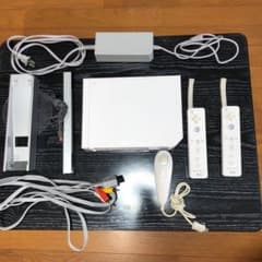 Wii本体　リモコン×2   ヌンチャク　箱　付きのサムネイル