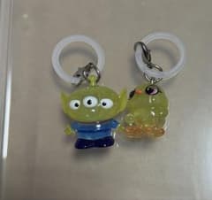 ピクサートイストーリーめじるしアクセサリー 2種セットのサムネイル