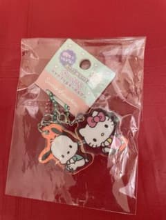ハローキティ&ポチャッコ　磁石でくっつくペアアクリルキーホルダーのサムネイル