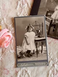 カルト•ド・ヴィジット ＊可愛い少女とドール＊ アンティーク ポスト