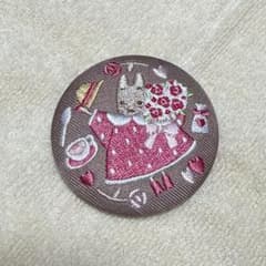 マロンクリーム 刺繍缶バッジのサムネイル