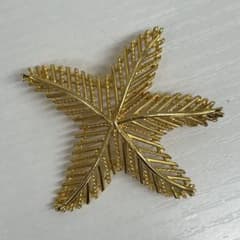 【美品】MONET モネ ヴィンテージ ブローチ リーフモチーフ ゴールドのサムネイル