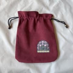 刺繍入りワインレッド巾着袋　手作りのサムネイル