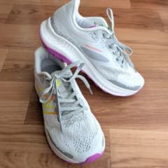 New Balance DYNASOFT 　レディーススニーカー23.5cmのサムネイル