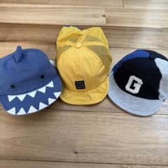 キャップ 3点セット サメ　GAP ベビー　キャップ　帽子　キッズのサムネイル