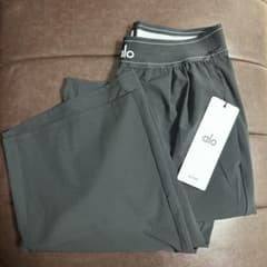 新品未使用Alo Yoga パンツ ブラック XS - メルカリ