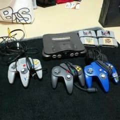 【値下げ】NINTENDO 64 とカセット４枚のサムネイル