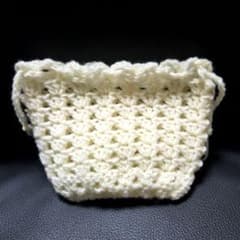 【ハンドメイド】かぎ針編み 巾着袋 ホワイトのサムネイル