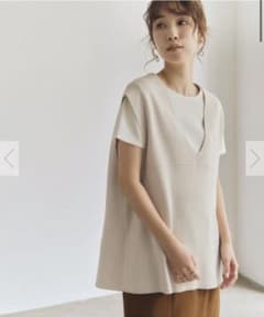 深Vネックニットベストのサムネイル