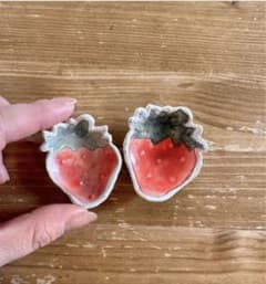 お値下げ！やまぐちあさこ いちご箸置き ミニプレートのサムネイル
