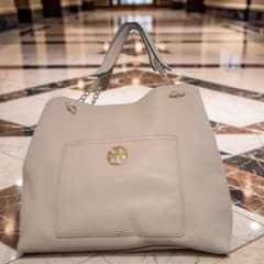 美品 トリーバーチ レザートートバッグ ピンクベージュ ゴールド 