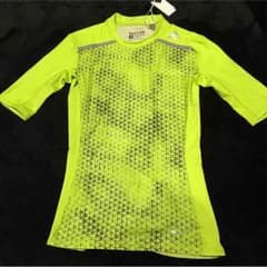 adidasのサムネイル