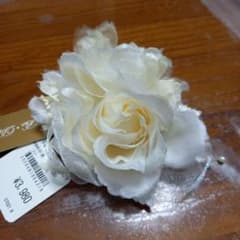 新品　かわいいコサージュのサムネイル