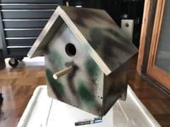 ワンオフ巣箱 迷彩柄 三角屋根 木製のサムネイル