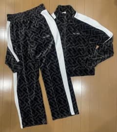 【完売品】PUMA × イカゲーム コラボ ベロア セットアップ T7 上M下S 完売品】PUMA × イカゲーム コラボ ベロア セットアップ T7 上M下S