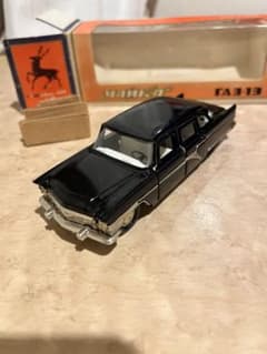 ソ連製 1:43 ダイキャストモデル GAZ-13「Чайка（チャイカ）」 - メルカリ