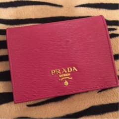 ぴよ様専用！プラダ 折り財布♡のサムネイル