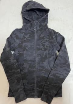 新品未使用　Lululemon フルジップフードパーカー カモフラージュ　黒　6 新品未使用 Lululemon フルジップフードパーカー カモフラージュ 黒 6