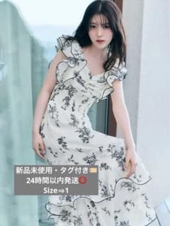 新品未使用】フリルスリーブバリエプリントワンピース snidel - メルカリ