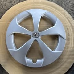④トヨタプリウス純正 15インチホイールキャップ 1枚 シルバーのサムネイル