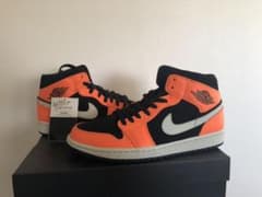 NIKE air Jordan1 mid ブラック/オレンジのサムネイル