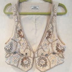 美品　グレースコンチネンタル　ビーズ刺繍ベストのサムネイル