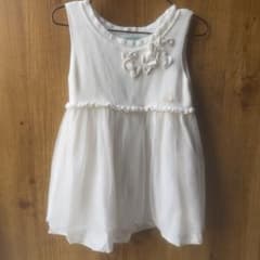 値下げしました！ 美品　ホワイト フリル付き ワンピースのサムネイル