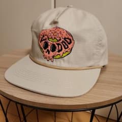 VOODOO DOUGHNUT キャップ スナップバックのサムネイル