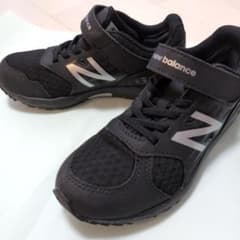 New Balance キッズスニーカー ブラックのサムネイル