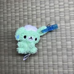 ガチャガチャ 緑 クマのサムネイル