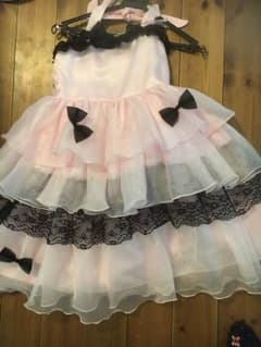 ピンクと黒のドレスのサムネイル