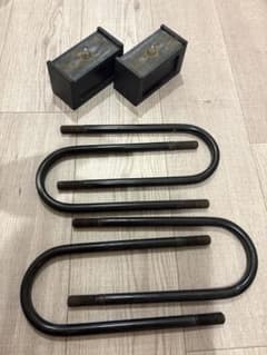 ハイエース 玄武製ダウンブロックとUボルトセット2.5インチ - メルカリ