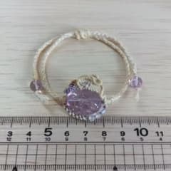 ぷるぷるアメジスト　マクラメ　ブレスレット　絹糸　美品　一点物 ぷるぷるアメジスト マクラメ ブレスレット 絹糸 美品 一点物 - メルカリ