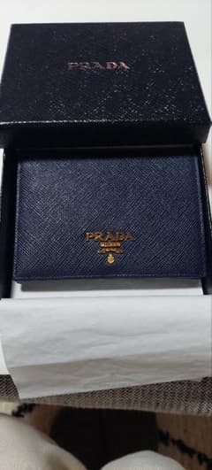 PRADAプラダ　財布新品未使用のサムネイル