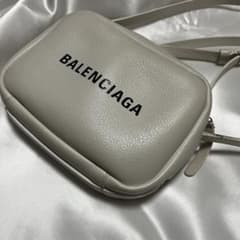 BALENCIAGA ホワイトバッグのサムネイル