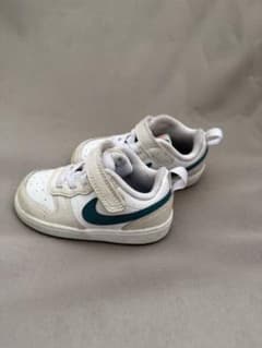 Nike スニーカー　ベビーシューズ　ホワイト グリーンのサムネイル