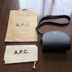 ハーフムーンバッグ　エンボス加工のサムネイル