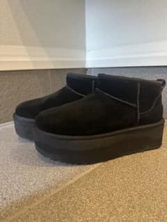 UGG 厚底 ムートンブーツ ブラック　24のサムネイル