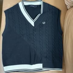 FRED PERRY ニットベスト ブラック UK10のサムネイル