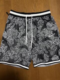 NIKE DRY-FIT DNA SEASONAL SHORT PANTSのサムネイル