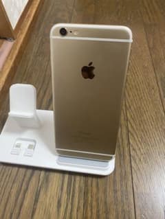 iPhone 6 plus ゴールド 16Gb SIM ロックありのサムネイル