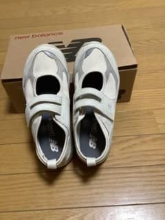 New Balance breeze メリージェーン240 アイボリー - メルカリ