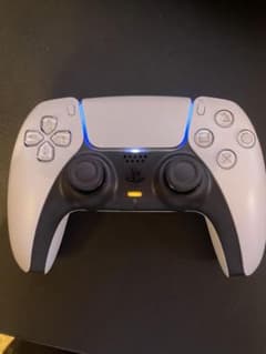 PS5 DualSenseワイヤレスコントローラのサムネイル