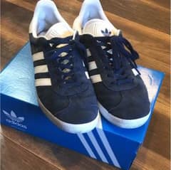 adidasのサムネイル